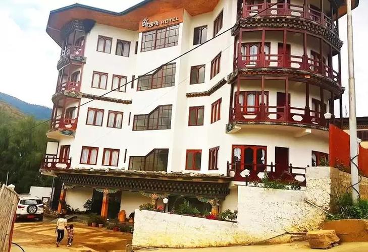 om tara hotel thimphu,Location and Accessibility